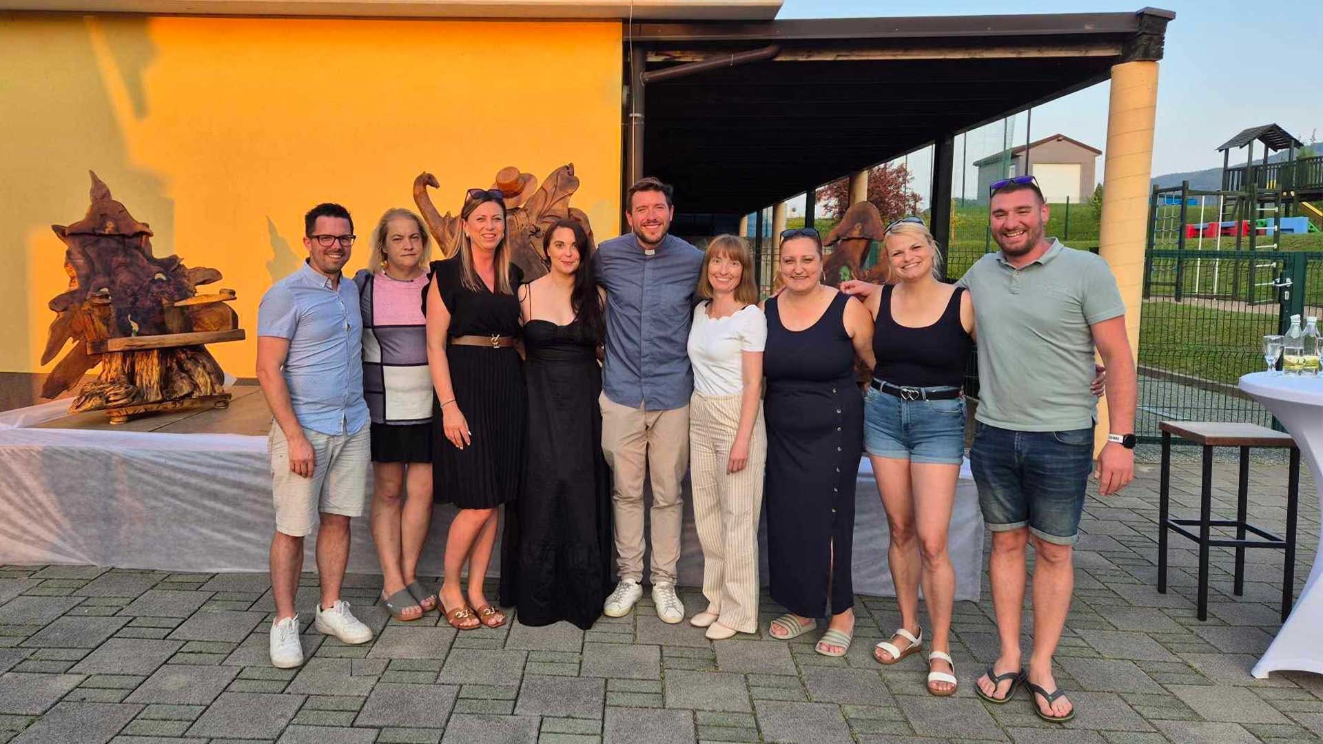 Župnik Martin Golob s člani TOD Stranice
